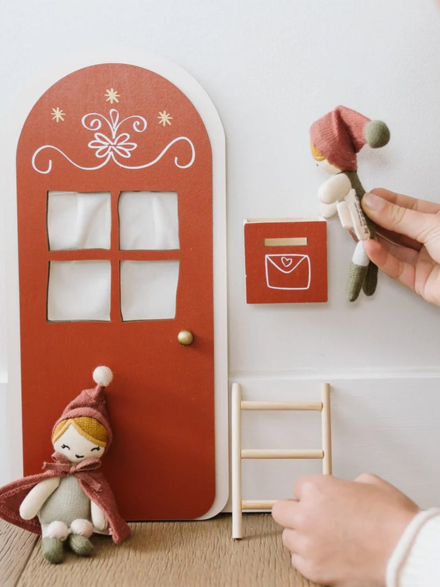 CINNAMON ELF DOOR