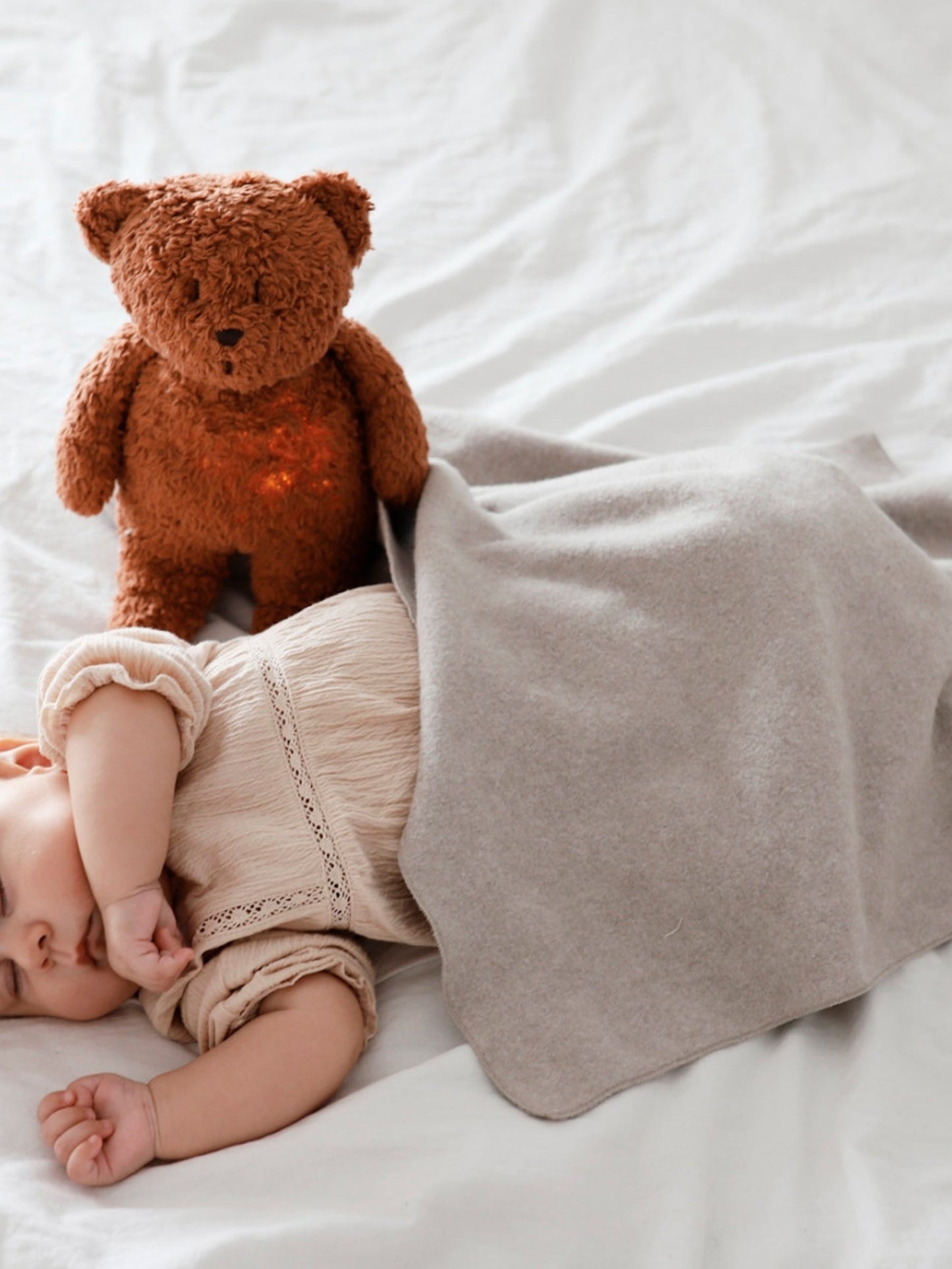 OSO DE PELUCHE LUZ Y SONIDO HONEY NATUR Moonie KIDSME