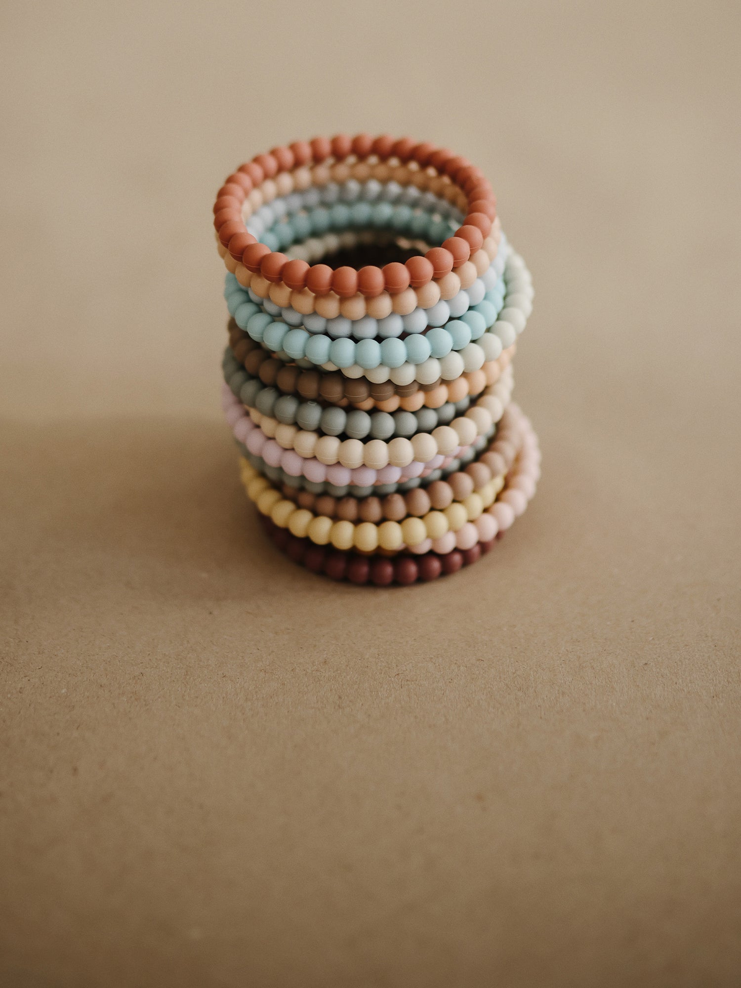 3 PULSERAS MORDEDOR PEARL MELLOW/TERRACOTA/PERIWINKLE Mushie KIDSME