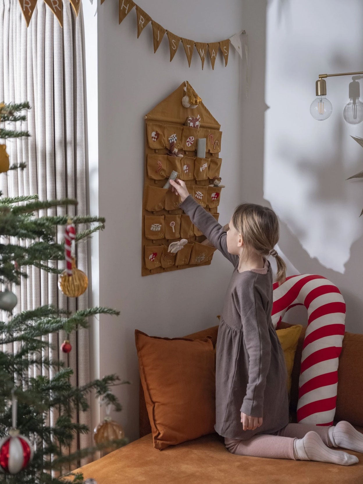 CALENDARIO ADVIENTO BORDADO OCRE Fabelab KIDSME