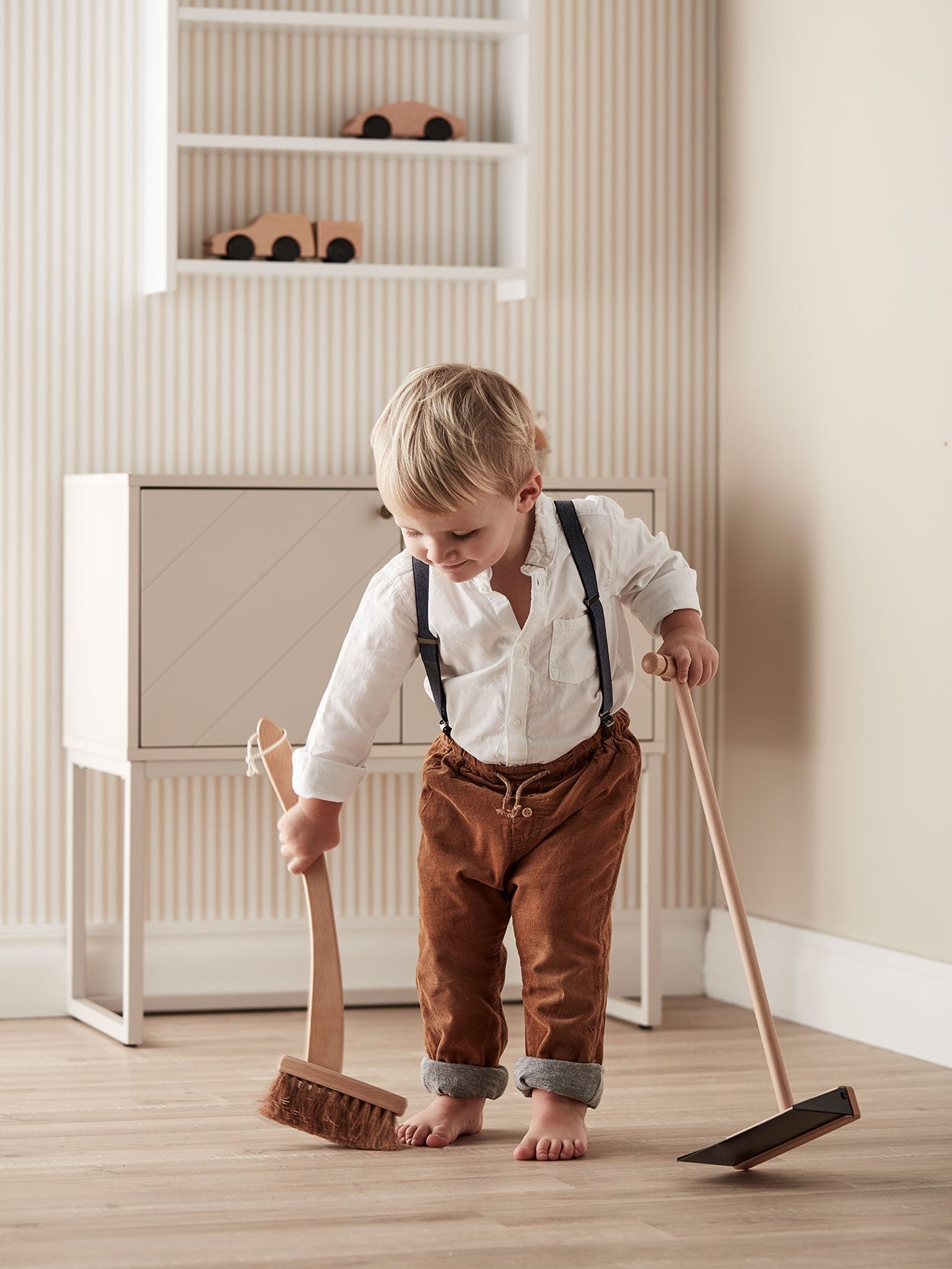 CONJUNTO DE ESCOBA Y RECOGEDOR Kids Concept KIDSME