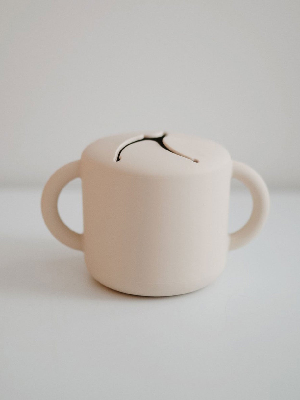 TAZA PARA SNACKS SHIFTING SAND Mushie KIDSME
