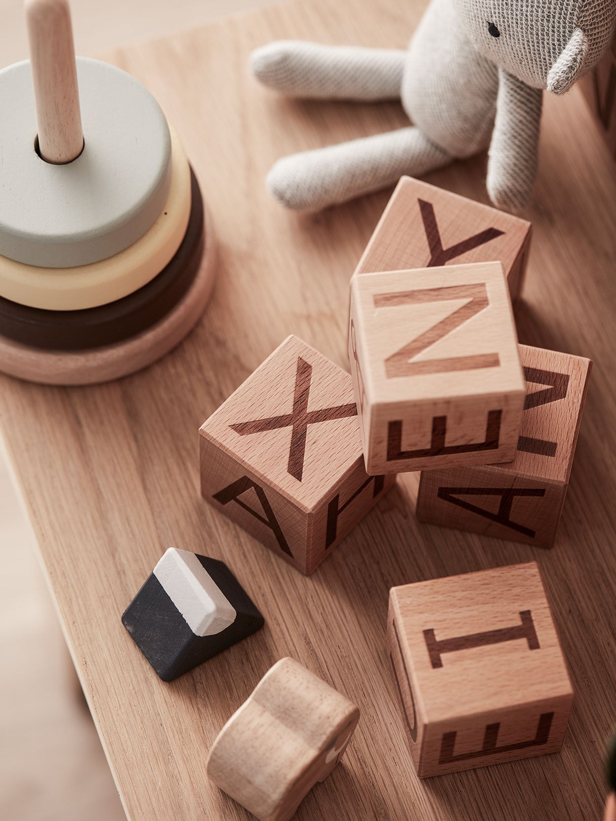 CUBOS LETRAS MADERA Kids Concept KIDSME
