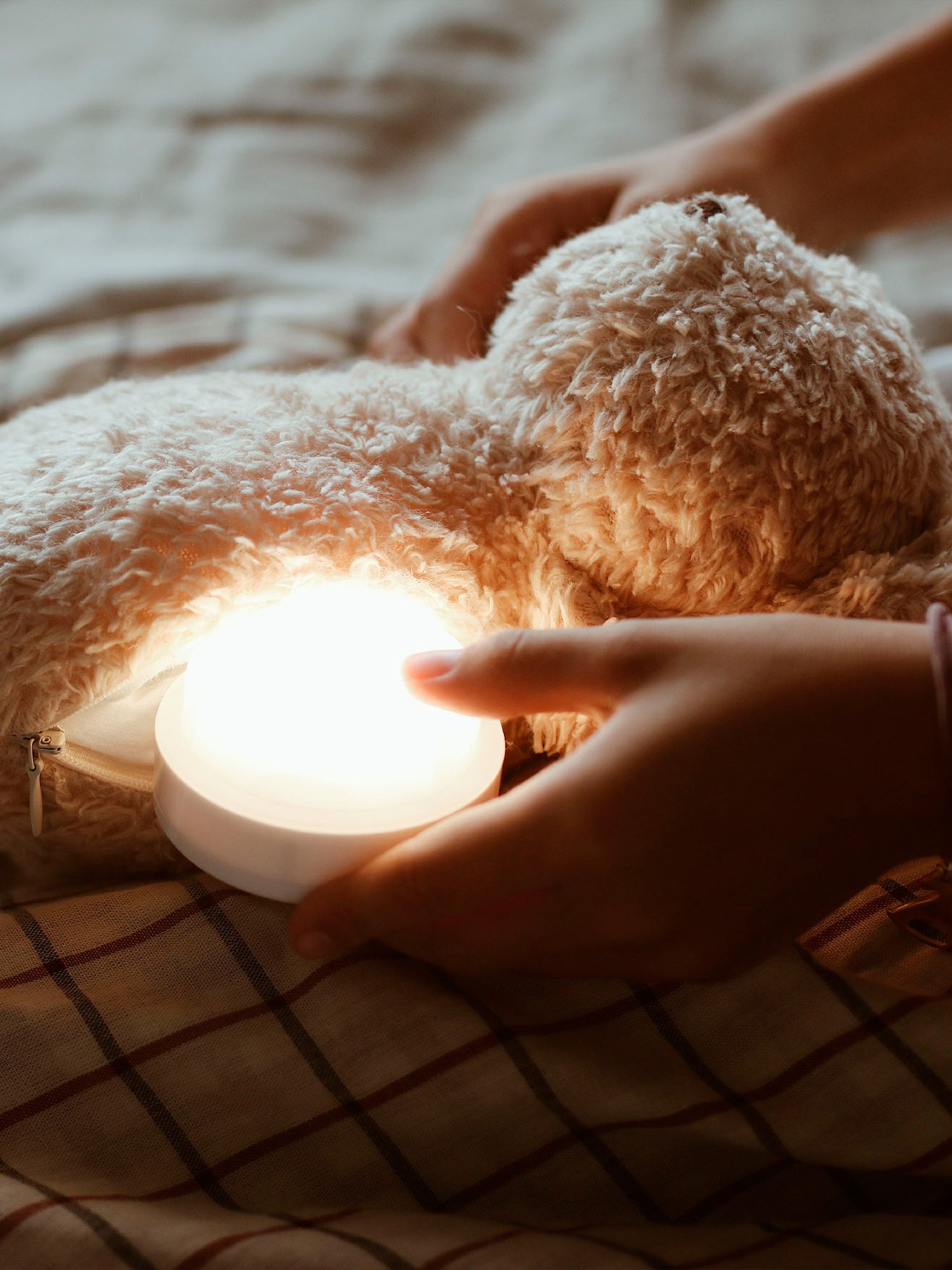 OSO DE PELUCHE LUZ Y SONIDO CARAMEL Moonie KIDSME