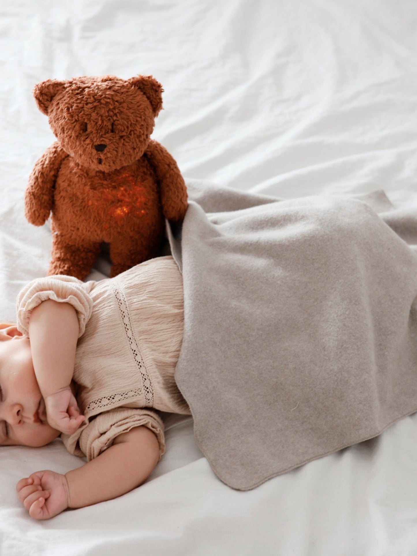 OSO DE PELUCHE LUZ Y SONIDO CAPUCCINO Moonie KIDSME