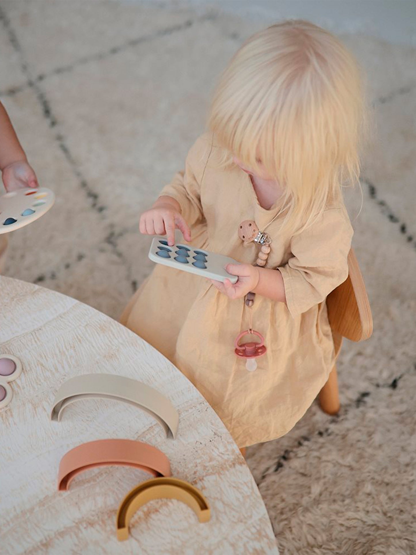 MORDEDOR POP IT PHONE CAMBRIDGE BLUE Mushie KIDSME